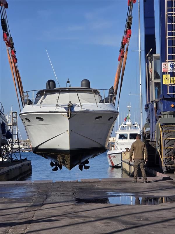 Yacht sul travel-lift