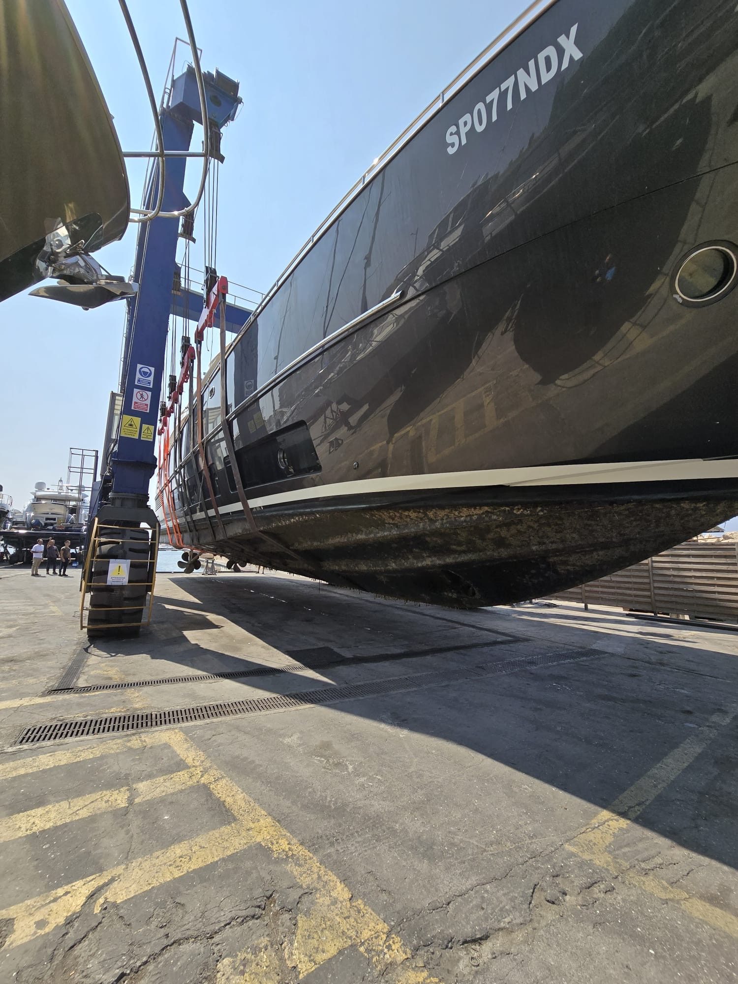 Scafo in cantiere